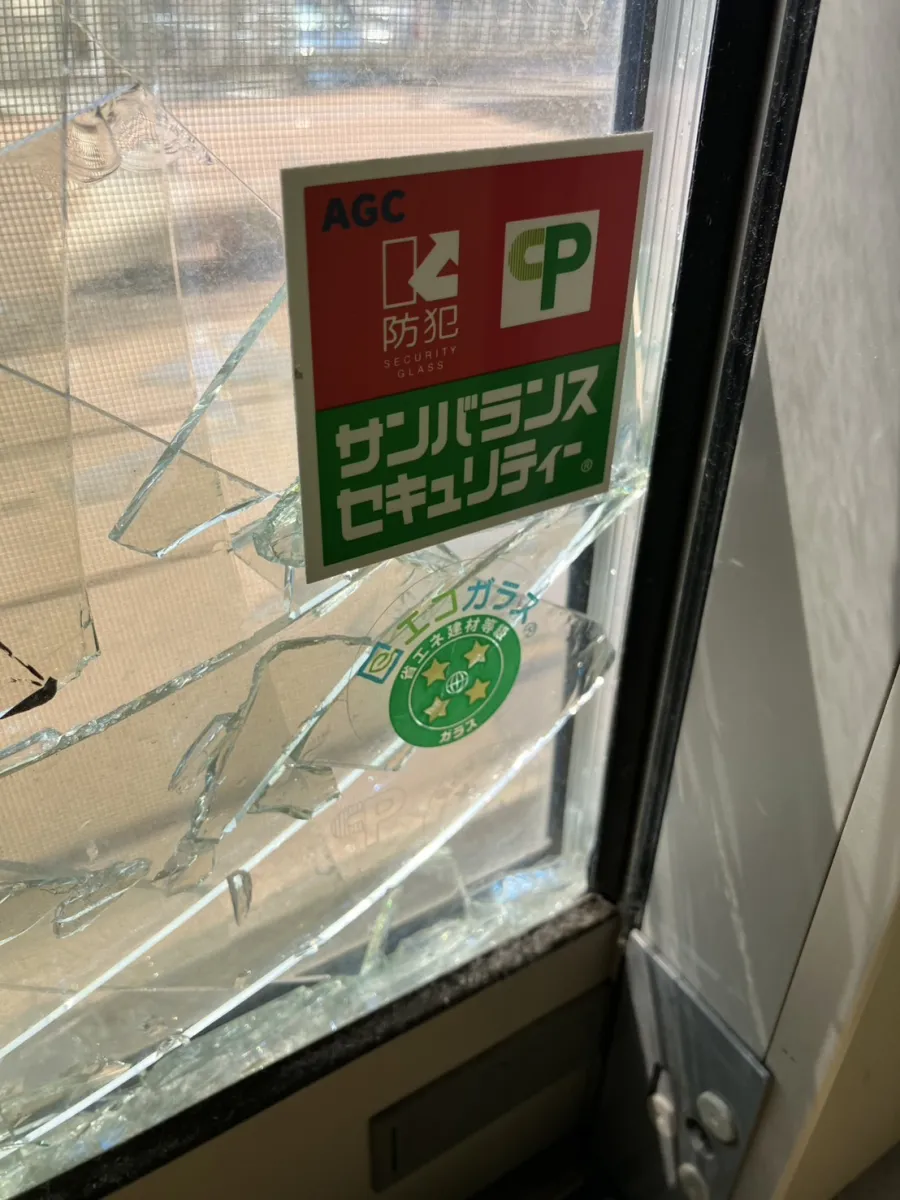 【東京都】防犯ペアガラスの交換工事！